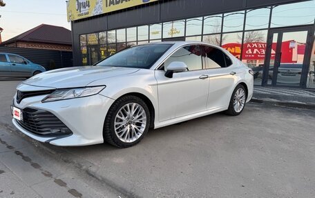 Toyota Camry, 2018 год, 3 030 000 рублей, 2 фотография