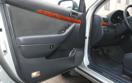 Toyota Avensis III рестайлинг, 2005 год, 480 000 рублей, 10 фотография