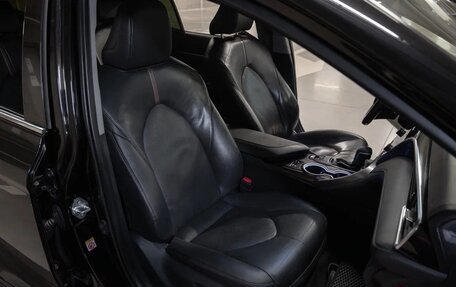 Toyota Camry, 2018 год, 2 350 000 рублей, 10 фотография