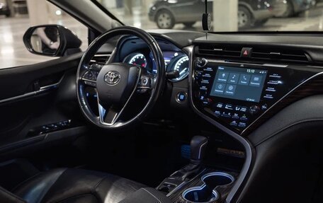 Toyota Camry, 2018 год, 2 350 000 рублей, 8 фотография