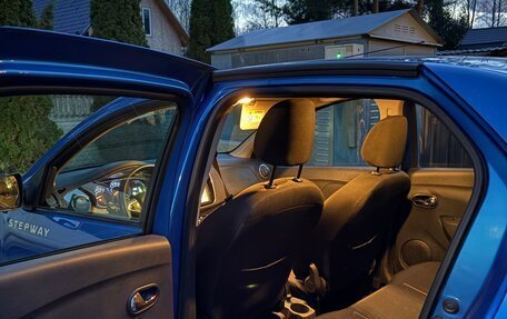 Renault Logan II, 2019 год, 977 000 рублей, 4 фотография