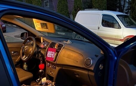 Renault Logan II, 2019 год, 977 000 рублей, 6 фотография