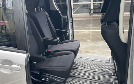 Toyota Noah III, 2014 год, 1 690 000 рублей, 8 фотография