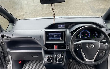 Toyota Noah III, 2014 год, 1 690 000 рублей, 6 фотография