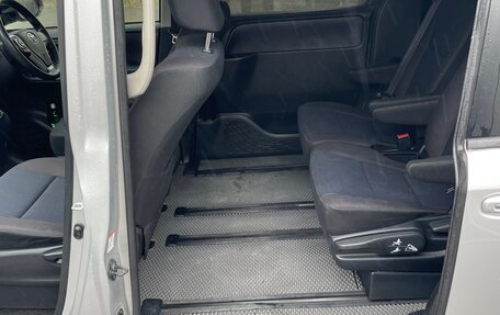 Toyota Noah III, 2014 год, 1 690 000 рублей, 10 фотография