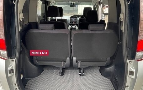 Toyota Noah III, 2014 год, 1 690 000 рублей, 15 фотография