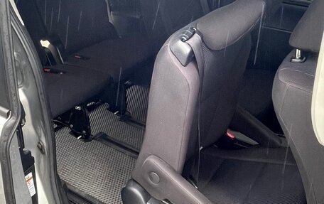 Toyota Noah III, 2014 год, 1 690 000 рублей, 16 фотография