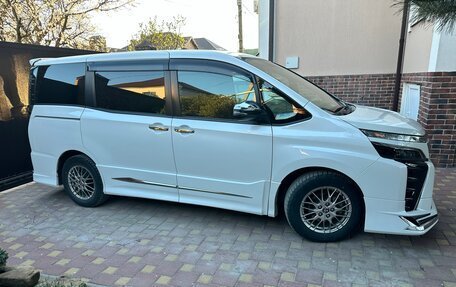 Toyota Voxy III, 2021 год, 2 700 000 рублей, 4 фотография