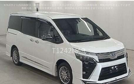 Toyota Voxy III, 2021 год, 2 700 000 рублей, 8 фотография