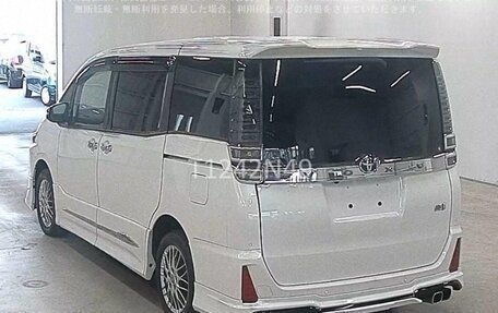 Toyota Voxy III, 2021 год, 2 700 000 рублей, 11 фотография