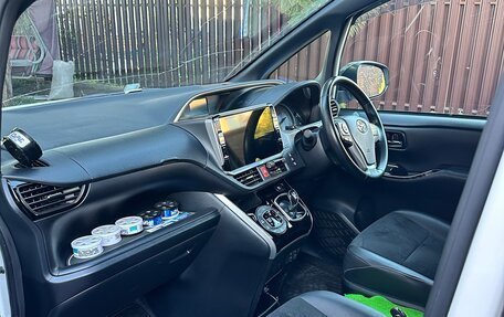 Toyota Voxy III, 2021 год, 2 700 000 рублей, 6 фотография