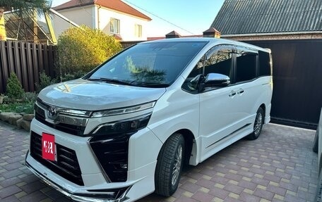 Toyota Voxy III, 2021 год, 2 700 000 рублей, 5 фотография