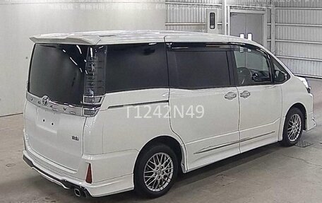 Toyota Voxy III, 2021 год, 2 700 000 рублей, 12 фотография