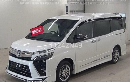 Toyota Voxy III, 2021 год, 2 700 000 рублей, 9 фотография