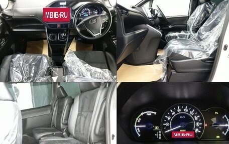 Toyota Voxy III, 2021 год, 2 700 000 рублей, 10 фотография