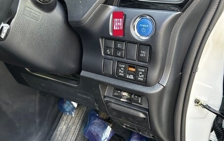 Toyota Voxy III, 2021 год, 2 700 000 рублей, 20 фотография