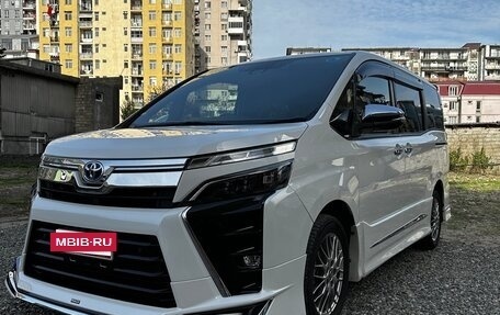 Toyota Voxy III, 2021 год, 2 700 000 рублей, 16 фотография