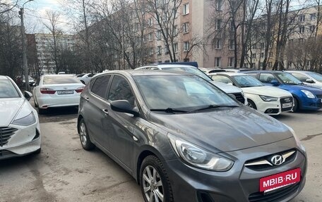 Hyundai Solaris II рестайлинг, 2013 год, 700 000 рублей, 2 фотография