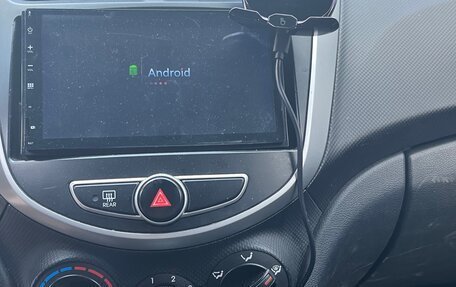 Hyundai Solaris II рестайлинг, 2013 год, 700 000 рублей, 5 фотография