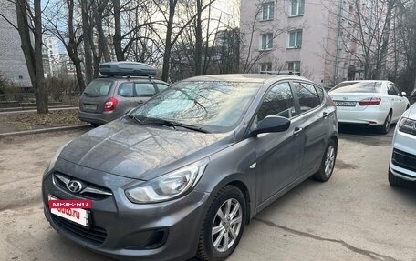 Hyundai Solaris II рестайлинг, 2013 год, 700 000 рублей, 3 фотография