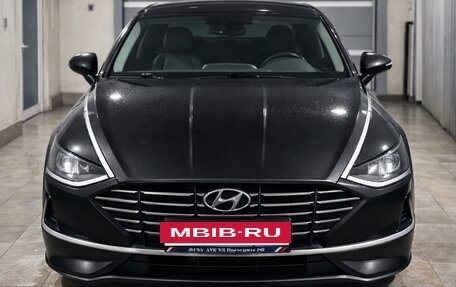 Hyundai Sonata VIII, 2021 год, 2 600 000 рублей, 2 фотография