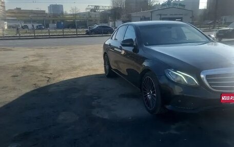 Mercedes-Benz E-Класс, 2018 год, 2 100 000 рублей, 1 фотография