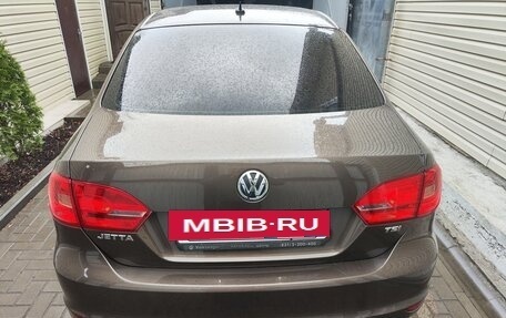 Volkswagen Jetta VI, 2011 год, 850 000 рублей, 2 фотография