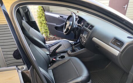 Volkswagen Jetta VI, 2011 год, 850 000 рублей, 13 фотография