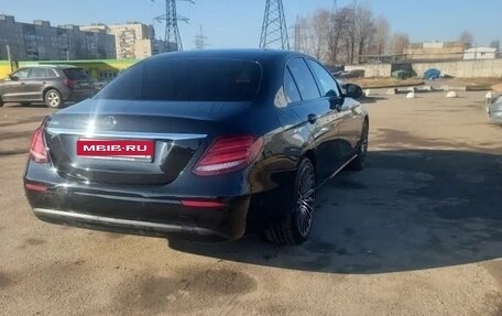 Mercedes-Benz E-Класс, 2018 год, 2 100 000 рублей, 4 фотография