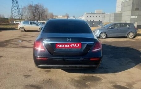 Mercedes-Benz E-Класс, 2018 год, 2 100 000 рублей, 3 фотография