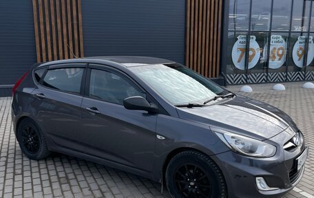 Hyundai Solaris II рестайлинг, 2011 год, 610 000 рублей, 2 фотография