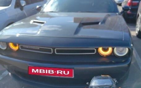 Dodge Challenger III рестайлинг 2, 2016 год, 3 020 000 рублей, 3 фотография