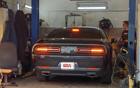 Dodge Challenger III рестайлинг 2, 2016 год, 3 020 000 рублей, 8 фотография