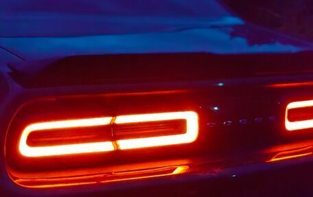 Dodge Challenger III рестайлинг 2, 2016 год, 3 020 000 рублей, 6 фотография