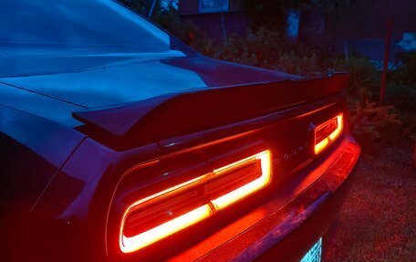 Dodge Challenger III рестайлинг 2, 2016 год, 3 020 000 рублей, 7 фотография