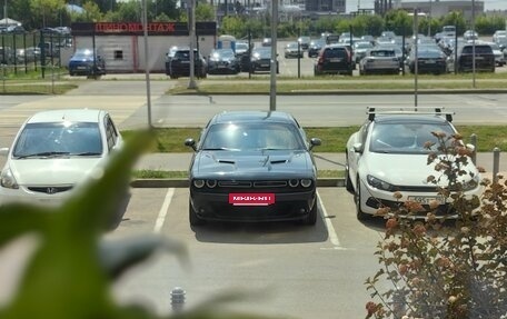 Dodge Challenger III рестайлинг 2, 2016 год, 3 020 000 рублей, 4 фотография