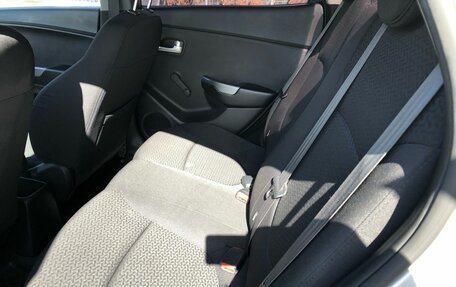 KIA Rio III рестайлинг, 2014 год, 810 000 рублей, 20 фотография