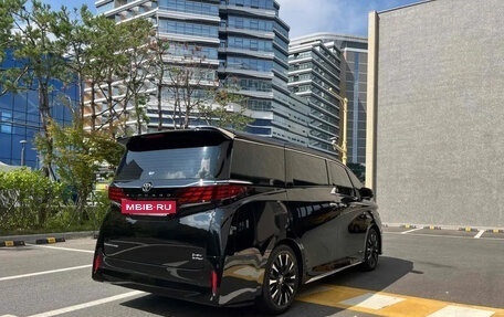 Toyota Alphard, 2025 год, 11 890 099 рублей, 6 фотография