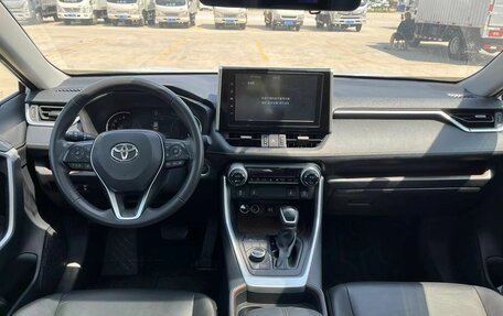 Toyota RAV4, 2019 год, 3 100 000 рублей, 4 фотография
