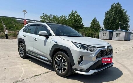 Toyota RAV4, 2019 год, 3 100 000 рублей, 3 фотография
