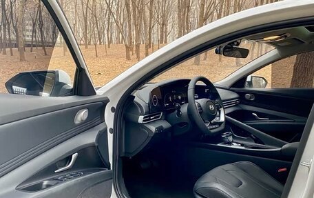 Hyundai Elantra, 2023 год, 1 520 000 рублей, 8 фотография