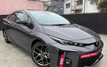 Toyota Prius IV XW50, 2021 год, 1 573 027 рублей, 2 фотография