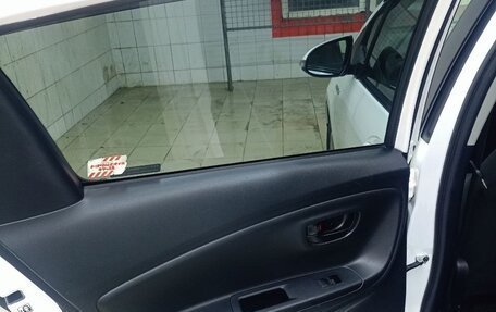 Toyota Vitz, 2017 год, 1 199 000 рублей, 6 фотография