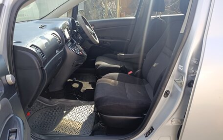 Toyota Wish II, 2003 год, 679 000 рублей, 7 фотография