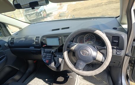 Toyota Wish II, 2003 год, 679 000 рублей, 10 фотография
