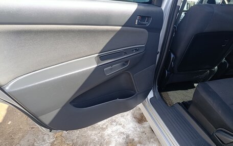 Toyota Wish II, 2003 год, 679 000 рублей, 14 фотография