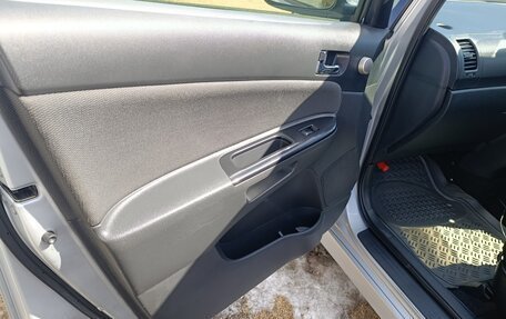 Toyota Wish II, 2003 год, 679 000 рублей, 13 фотография