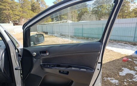 Toyota Wish II, 2003 год, 679 000 рублей, 12 фотография