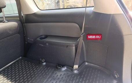 Toyota Wish II, 2003 год, 679 000 рублей, 15 фотография