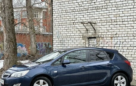 Opel Astra J, 2011 год, 520 000 рублей, 2 фотография